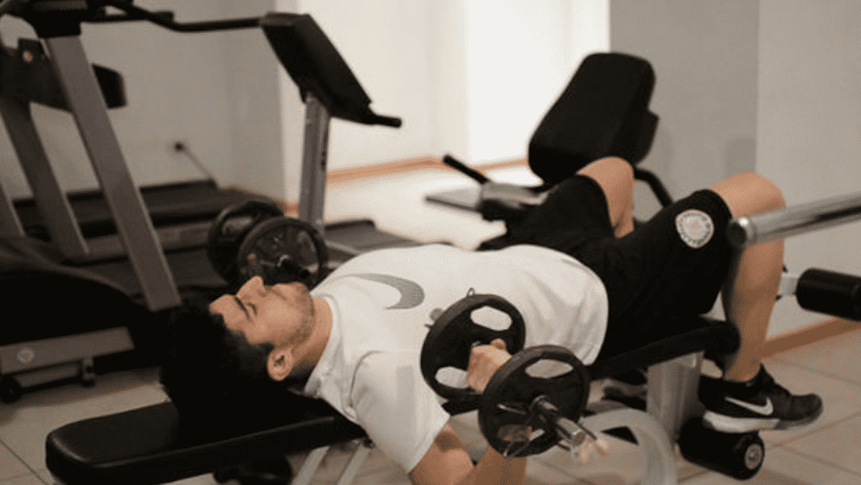 How to Lift Weights: 7 Tips for Beginners