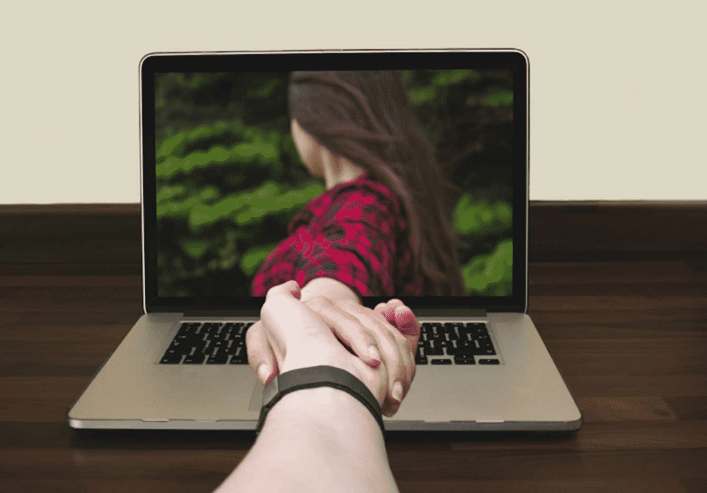 Here Comes the Best Online Dating Advice: What Do Experts Suggest?