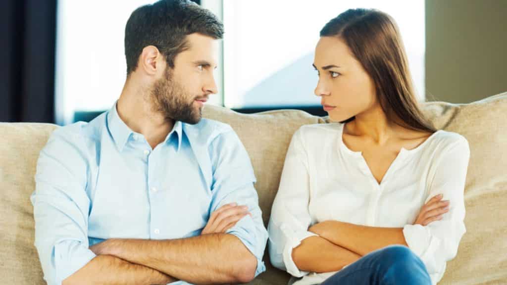 Toxic Girlfriend Alert Men Beware Of These 5 Traits!