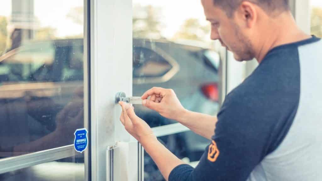 Key Locksmith - Qualified Personnel