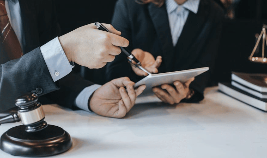 Websites and Apps You Can Use to Find a Good Lawyer