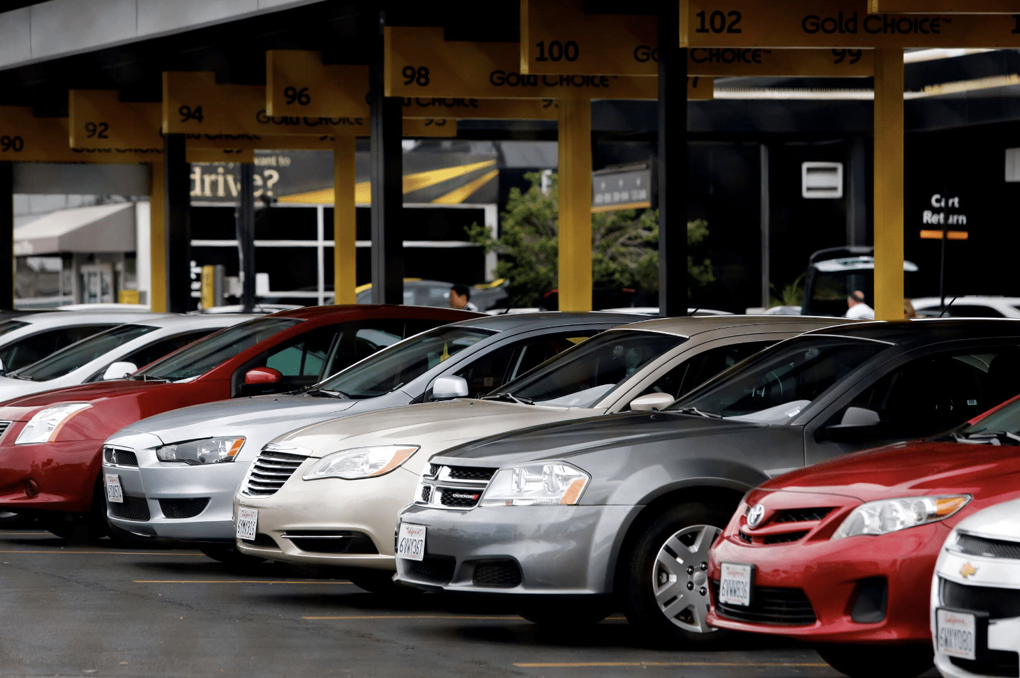 how-do-rental-car-companies-maintain-so-many-cars