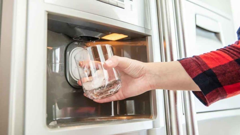5 DIY Solutions for an Ice Maker Not Working Properly