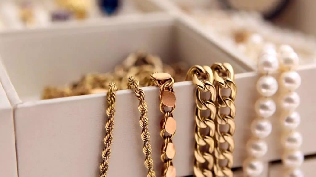 Why You Should Sell Your Old Gold Jewelry for Cash