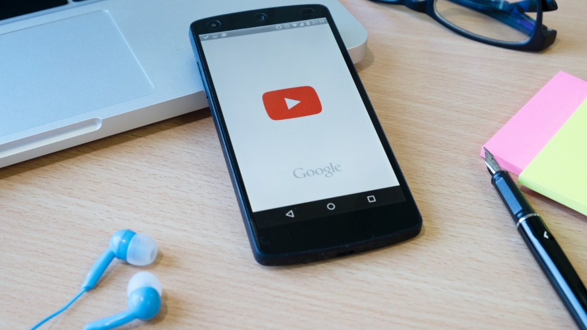 How to Loop a YouTube Video Before Uploading or During Watching