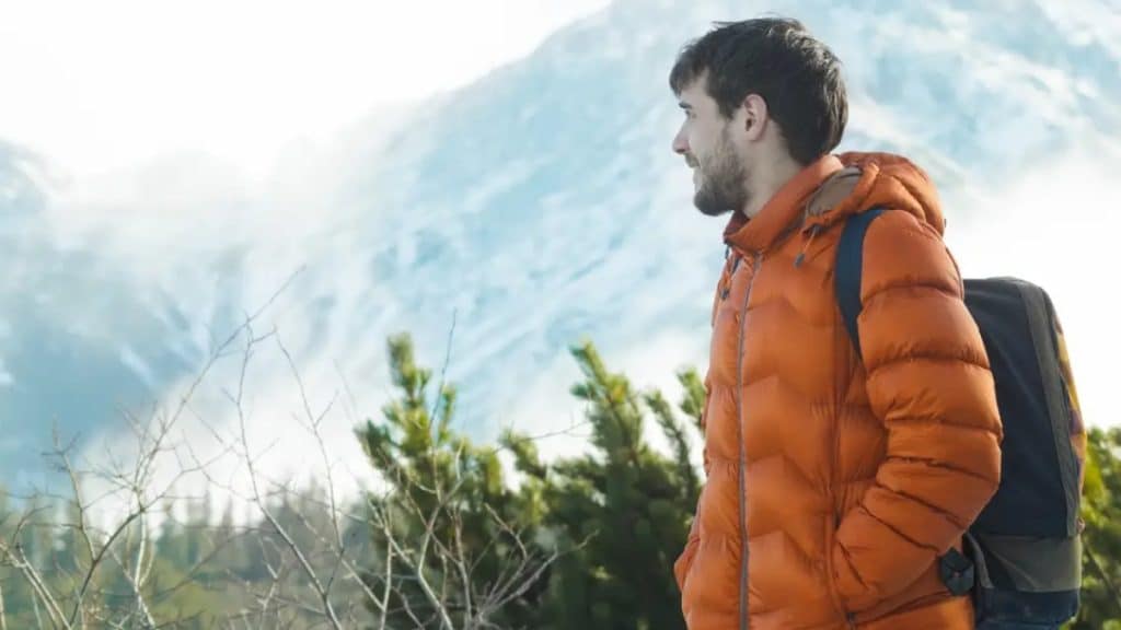 The Versatility of Men's Puffer Jackets Navigating All-Weather Comfort