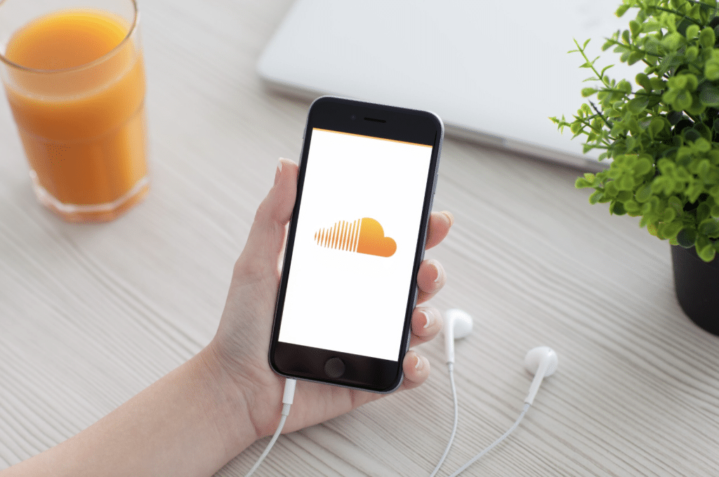 Are you looking for easy ways to download SoundCloud to MP3 for offline listening? Follow this guide to save SoundCloud songs and playlist as MP3.
