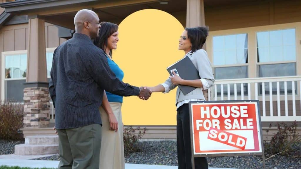 How Real Estate Agents Facilitate Communication Between Buyers and Sellers