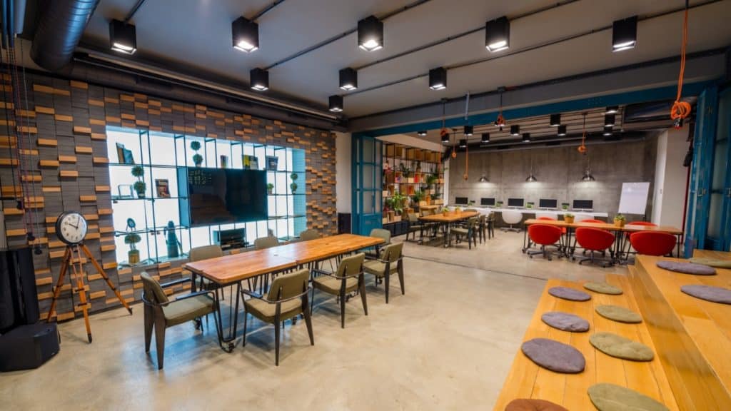 Innovations in Restaurant Furniture From Tech Integration to Space-Saving Solutions
