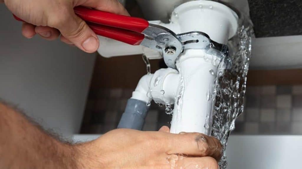 Common Plumbing Emergencies at Home and How to Handle Them