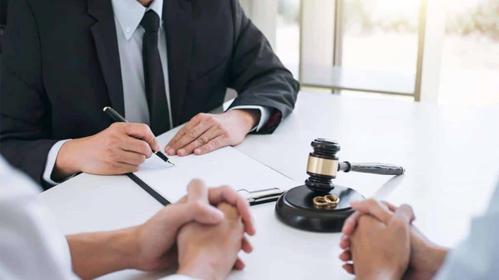 How to Choose a Divorce Attorney