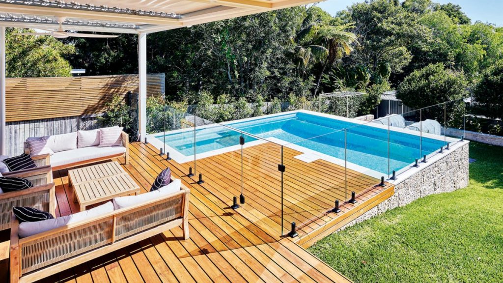 7 Ideas for Transforming Your Poolside into a Relaxation Haven