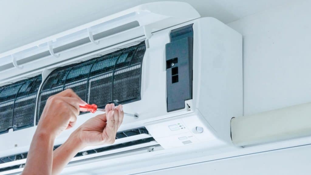 The Benefits of Regular Air Conditioner Maintenance and Repair