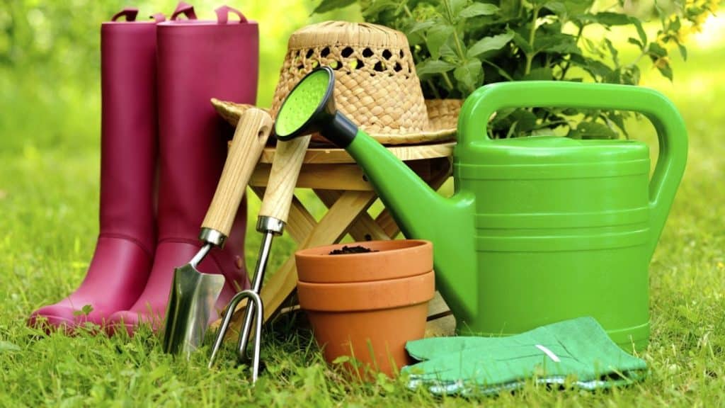 What Garden Supplies Are Necessary for Organic Gardening?