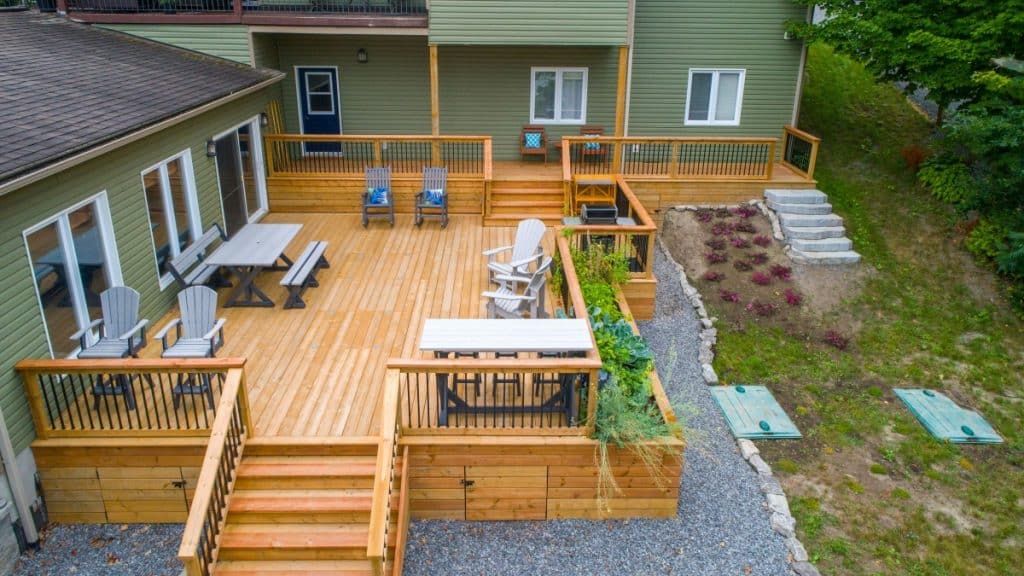 5 Tips for Maintaining Your Deck