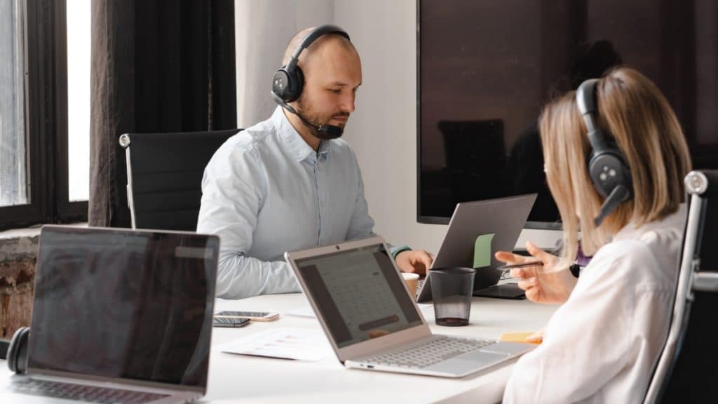 Call Centers Features, Benefits, and 2024 Trends