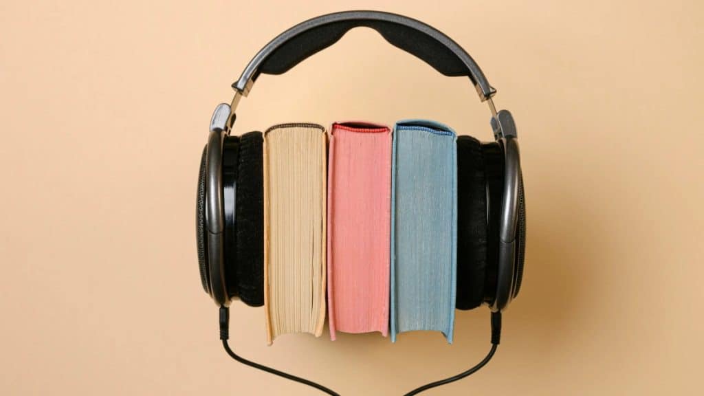 How to Use Audiobooks to Improve English Comprehension and Pronunciation