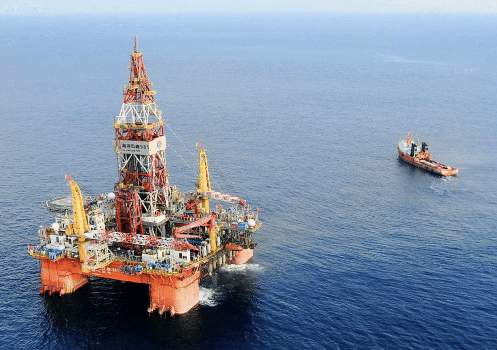 The Pros and Cons of Working on Oil Rigs