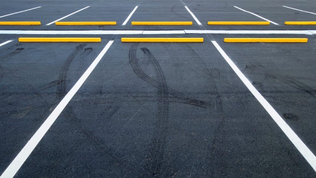 What to Consider When Hiring Parking Lot Painting Services