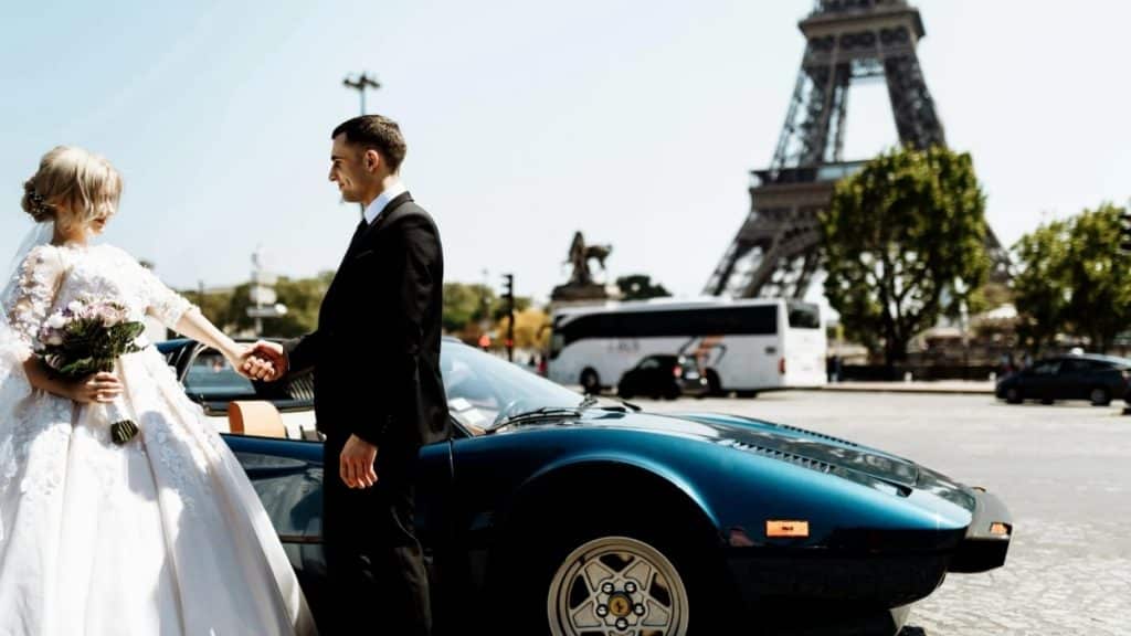 5 Reasons to Hire Chauffeur Driven Wedding Cars for Your D-Day