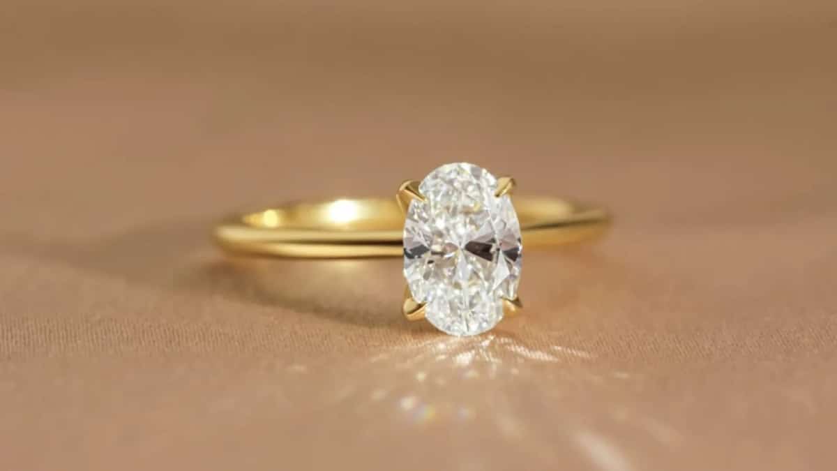 Choosing the Perfect Oval Engagement Ring: A Guide to Turning Moments ...