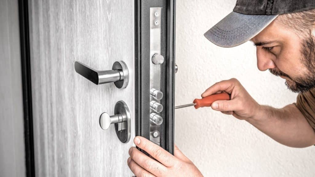 How to Avoid Locksmith Scams Red Flags to Watch For