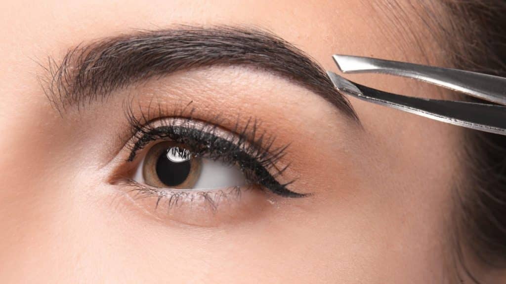 The Art of Eyebrow Shaping A Comprehensive Guide Discover the secrets to perfectly shaped eyebrows that frame your face and enhance your features