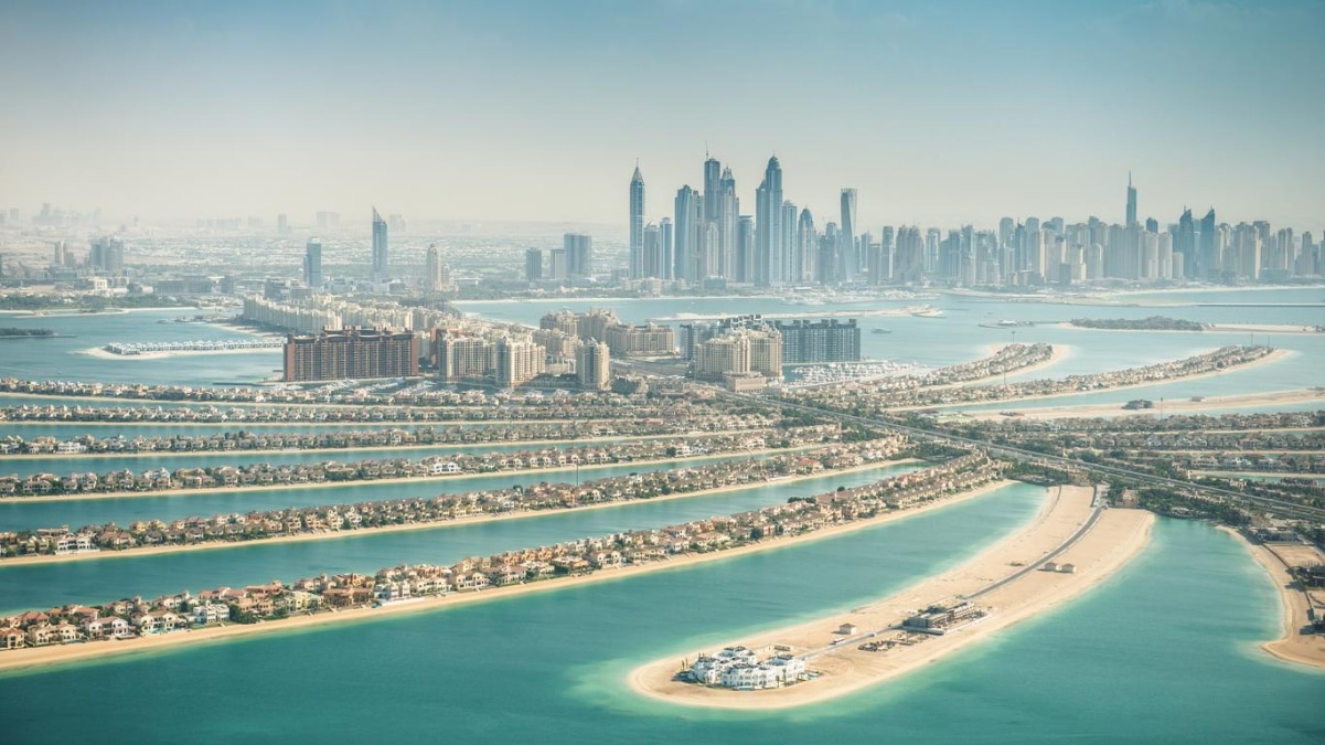 Dubai Bound: Your Ultimate Guide to Unbeatable Flight Deals! - Timing is Everything