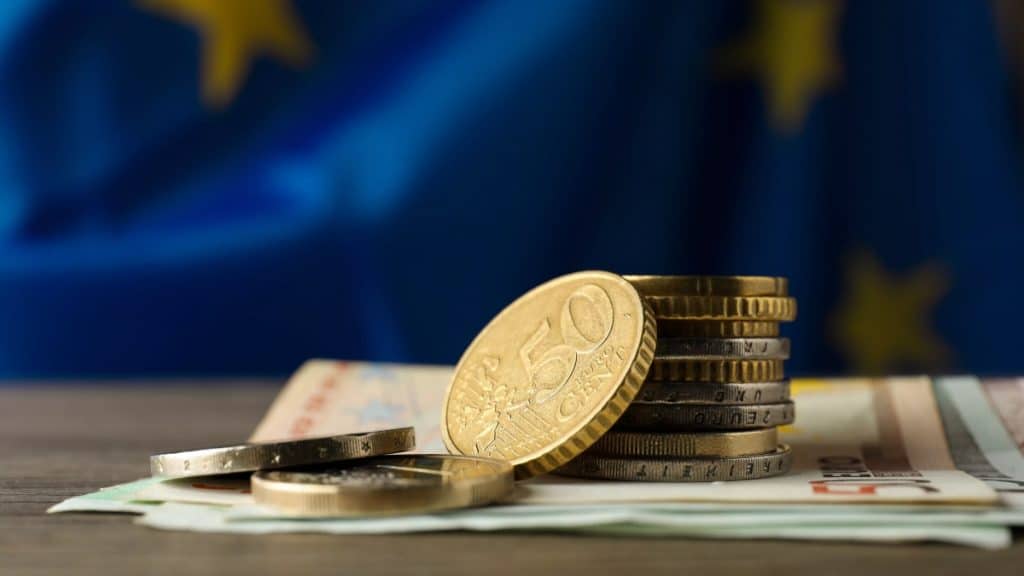 Euro Shows Its Strength While Eurozone’s bond yields