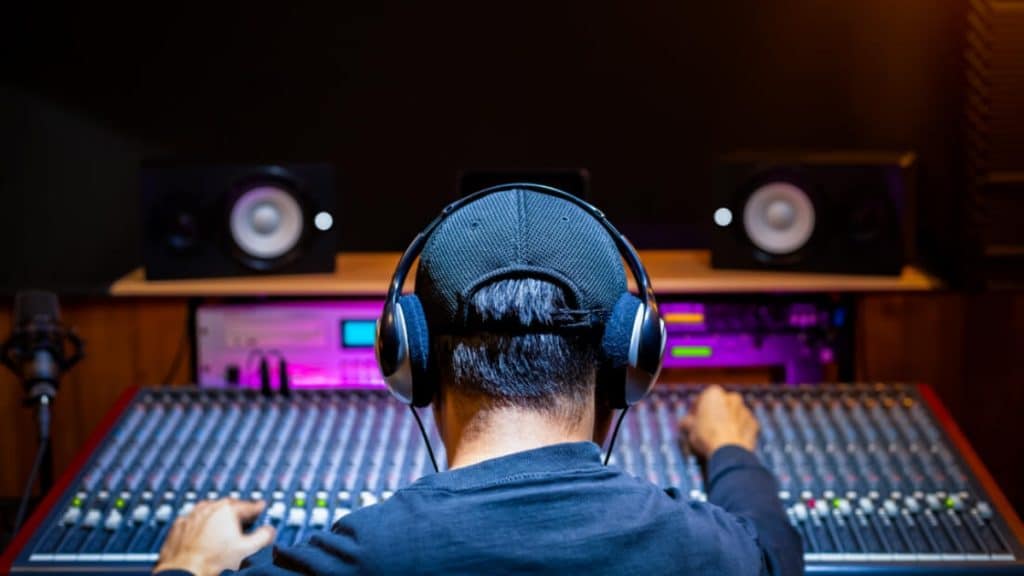 The Evolution of Audio Engineering Bridging Theory and Practice in Modern Sound Production