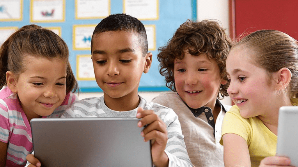 Is Digital Communication Reshaping the Way Students Experience Community in College?