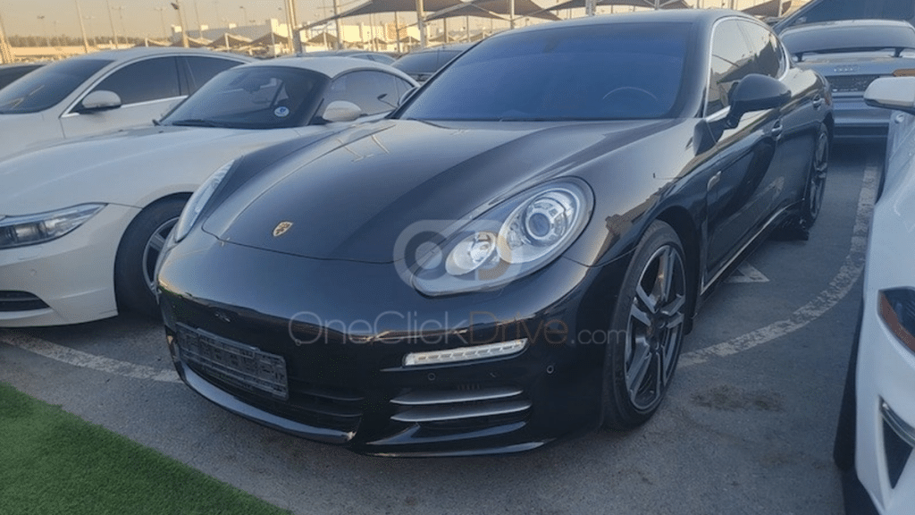 Should You Finance or Pay Cash for a Luxury Car in Dubai? A Buyer’s Guide