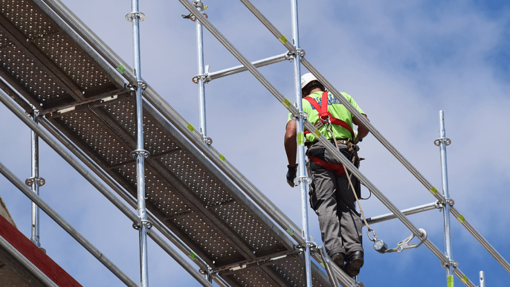The Benefits of Hiring Professional Scaffolding Services for Large Projects