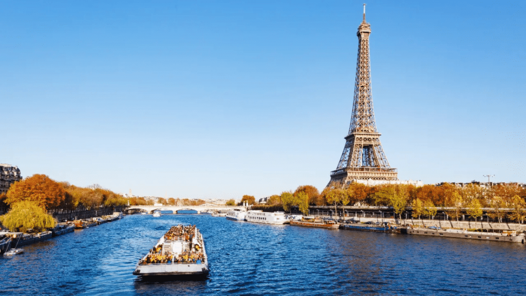 Top 5 websites to book Seine River cruises in Paris