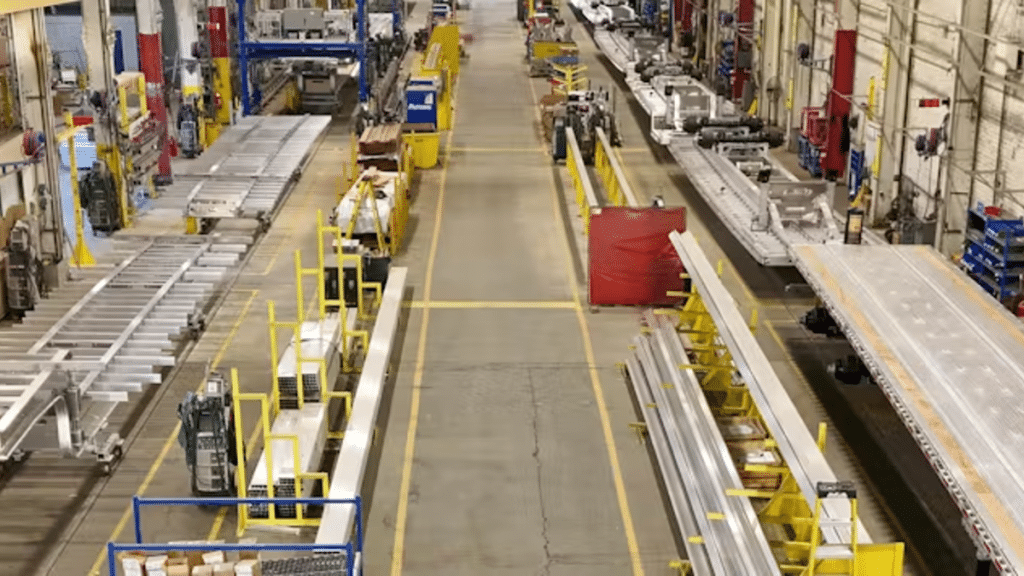 What Manufacturing Firms Should Look for in a Long-Haul Trailer Setup