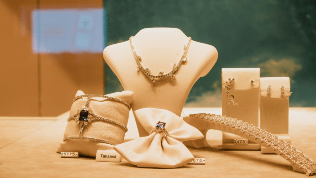 Why More Jewelry Designers Choose Magnetic Necklace Clasps