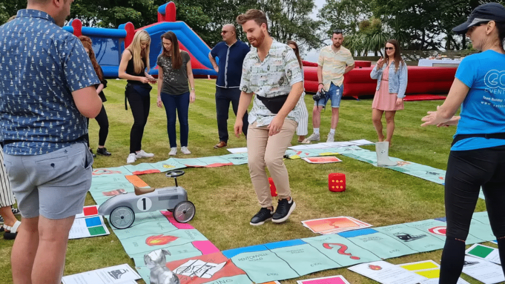 Charity Team Building Activities Work Best for Large Groups