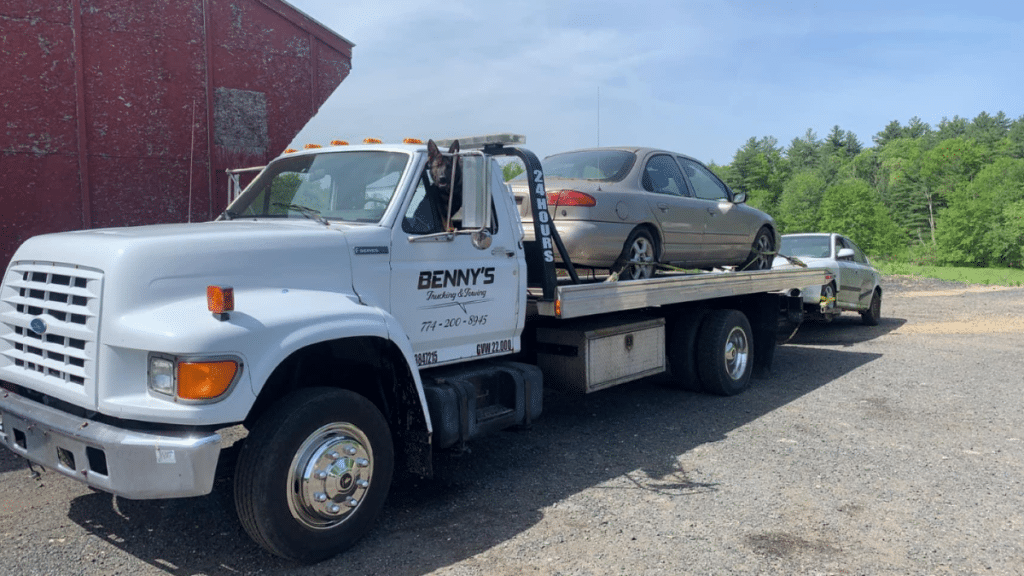 Flatbed vs. Hook and Chain Towing Which Tow Truck Service Is Better for Your Car