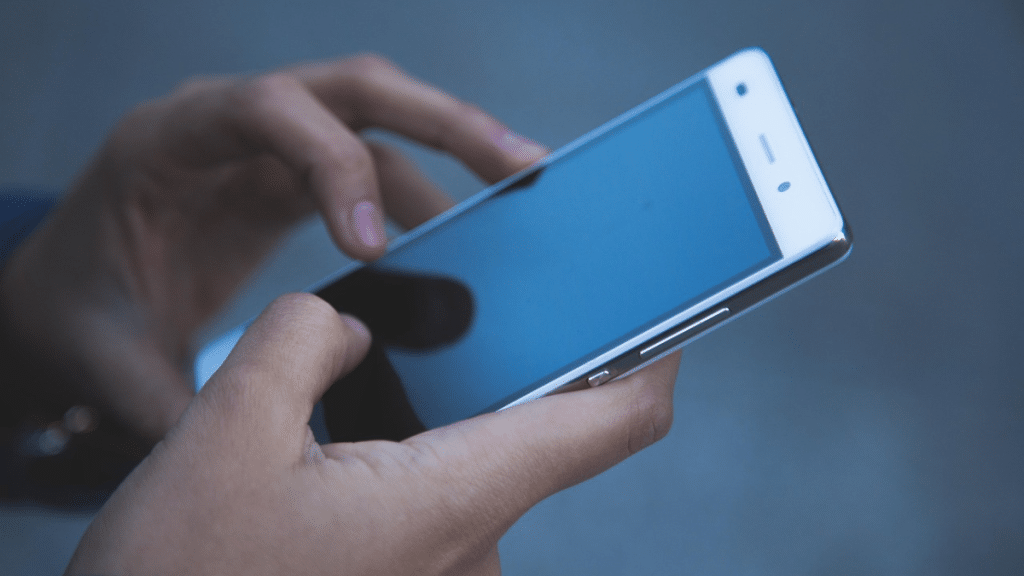 How to Have Fun in the Online World Using Your Phone
