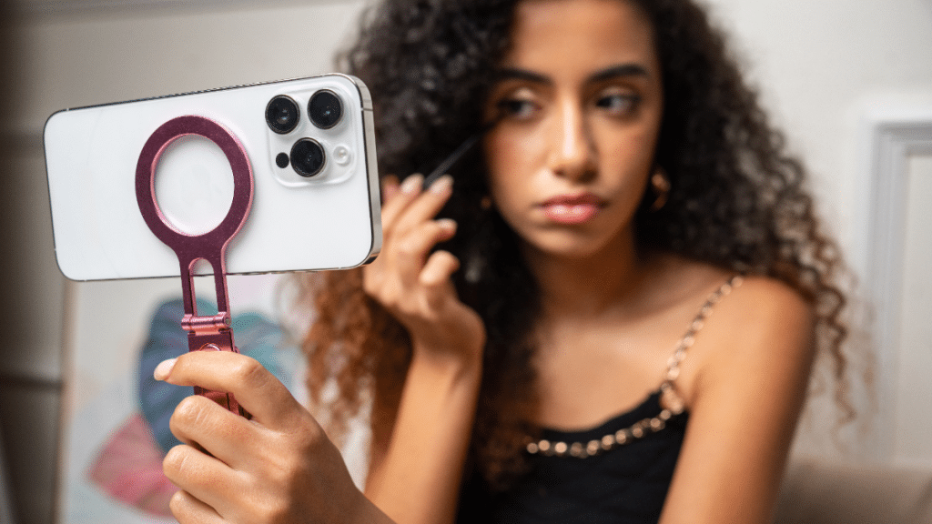 Tech Essentials 2025 Why Creators Need the Lumipia Magnetic Tripod in Their Toolkit