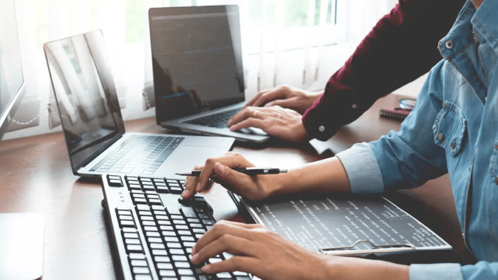 The Smart Business Owner’s Guide to Insurance Packages Where Legal Advice Fits In