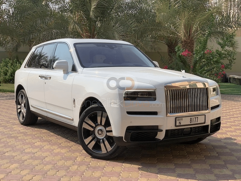 Explore Dubai in Ultimate Luxury and Style While Navigating Iconic Roads and Attractions