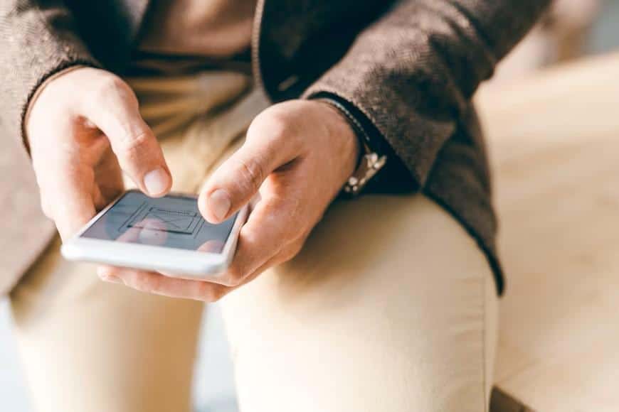 Image 1 of How to choose between buying a new, used, or refurbished phone: pros and cons
