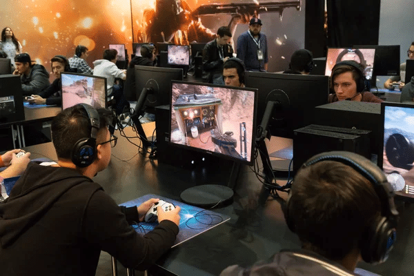 Image 1 of Why Online Games Keep Players Coming Back for More