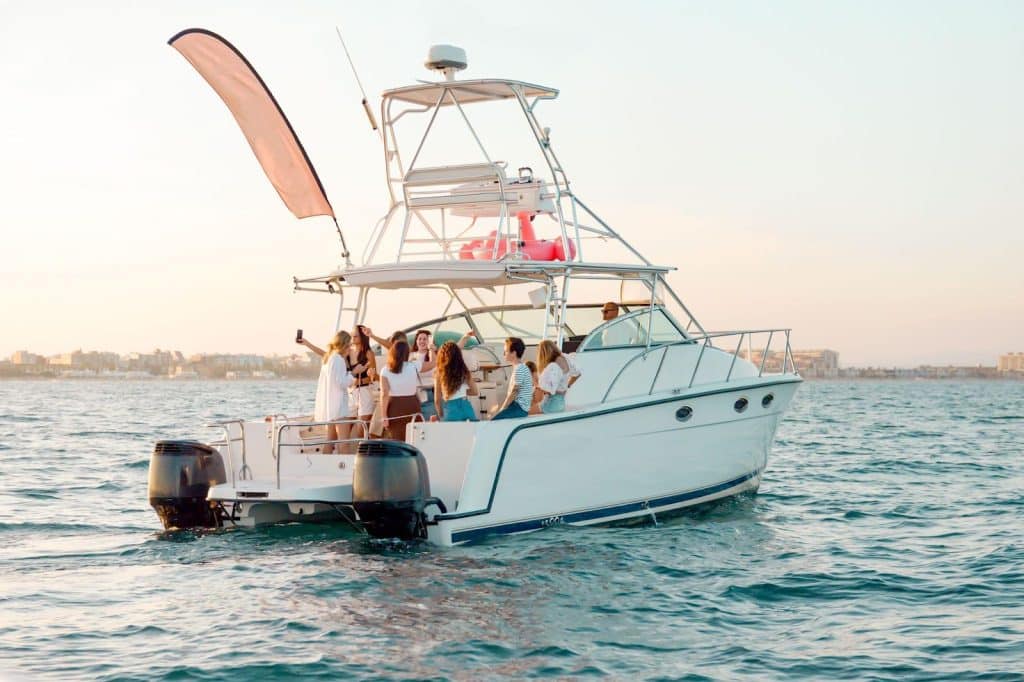 Florida Yacht Charter Costs, Sizes, and Passenger Limits Explained