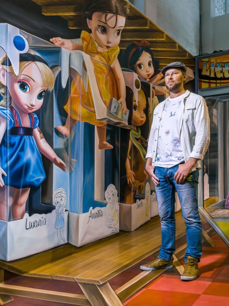 See Nashville in a New Light: A Contemporary Art Exhibition That Changes as You Move Image 1 of An immersive new exhibition at CASS Contemporary in Nashville this spring invites visitors to experience contemporary art that changes with light, movement, and perspective.