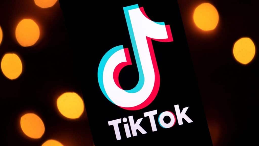 Demure: Does "Demure" Mean in TikTok Culture?