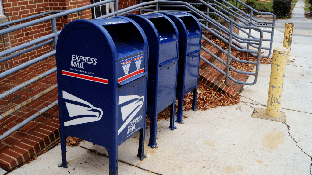 Image 1 of The 10 Best Snail Mail Clubs of 2026