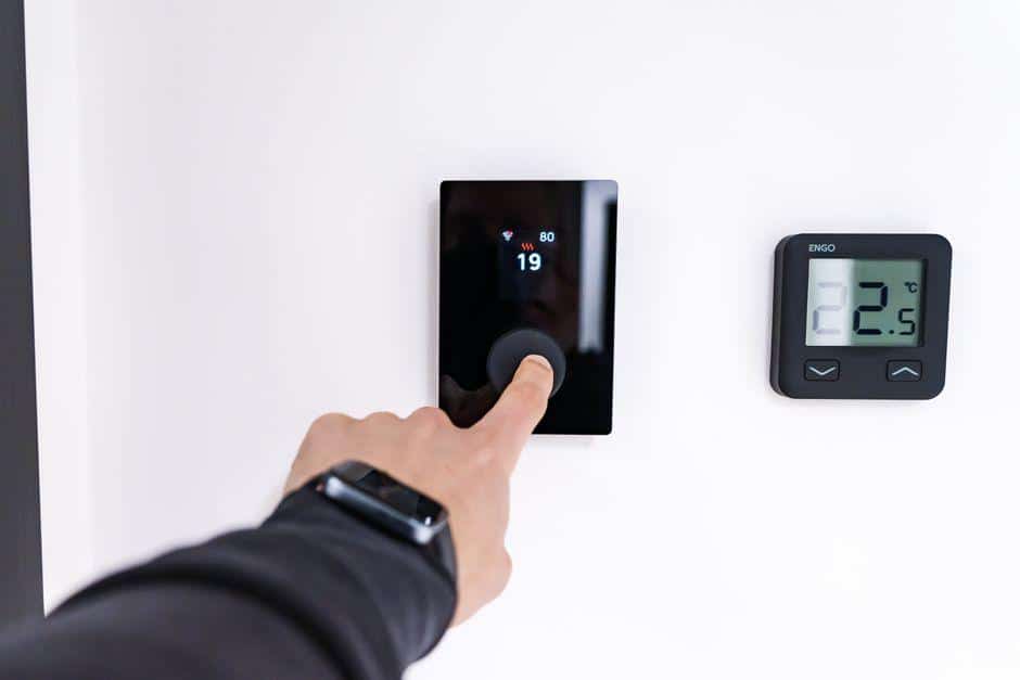 Smart building interface connected to a field service network